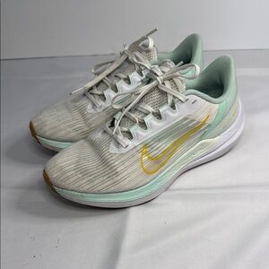 Nike White and Green Sneakers with Breathable Mesh